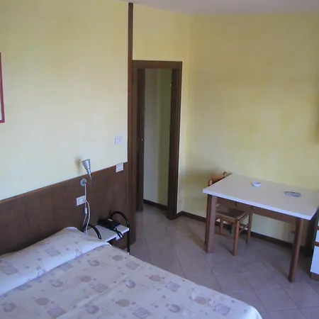 Πανσιόν Girasole 3*